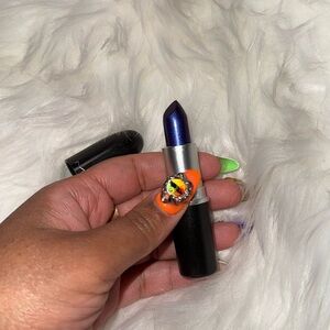 Mac model behavior lipstick